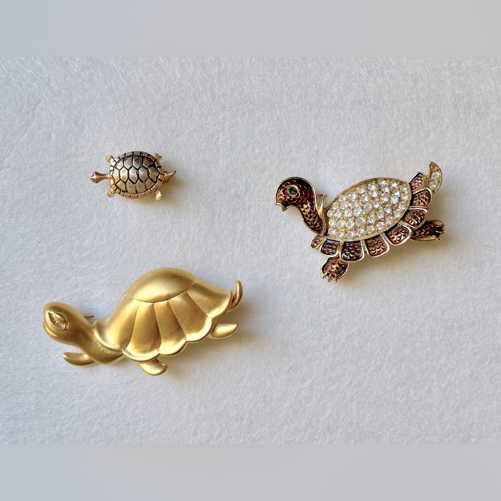 Vintage Set of Turtle Brooch Pins